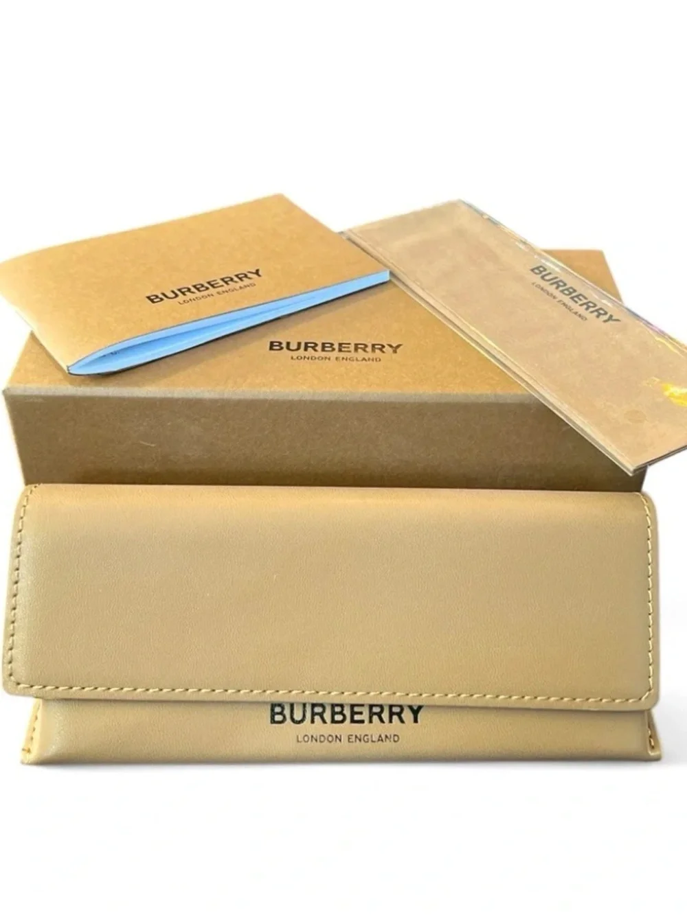 Burberry Large Sunglass Case Comes w/ Box and Cloth - NWOT
